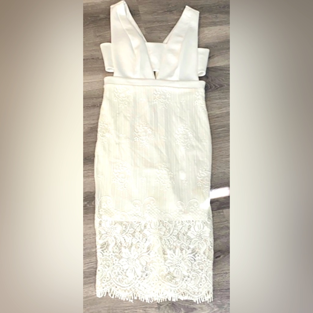 Stunning White Dress That Will Turn Heads With Free Necklace